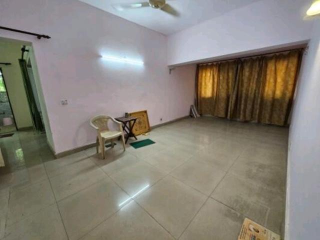 Resale | 3 BHK + Servant Room,Study Room 1600 Sq.Ft. Apartment in Arun Vihar Sector 37