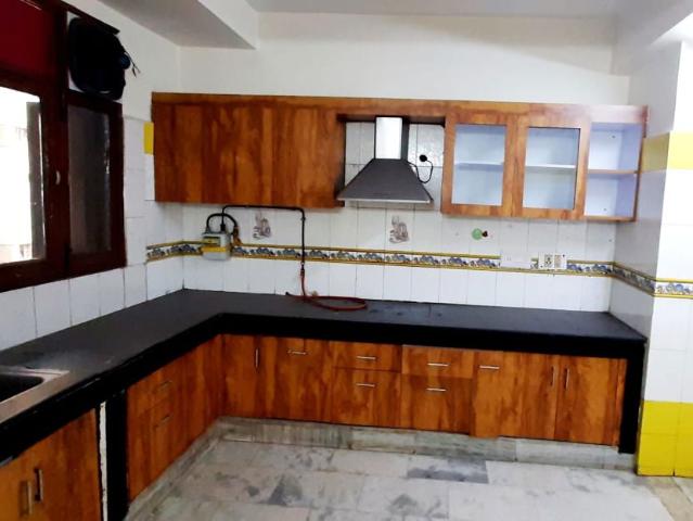 Resale | 3 BHK + Servant Room,Study Room 1600 Sq.Ft. Apartment in Dwarka