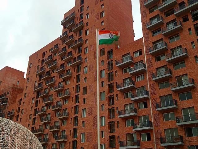 Resale | 3 BHK + Servant Room,Study Room 1857 Sq.Ft. Apartment in Suraj Oranje Castle