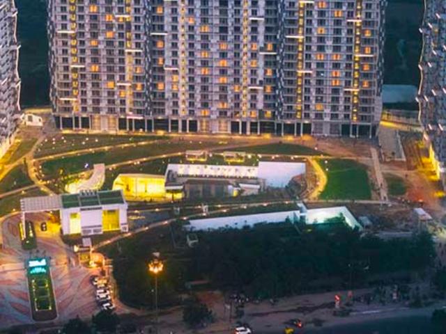 Resale | 3 BHK + Servant Room,Study Room 2070 Sq.Ft. Apartment in Prateek Edifice