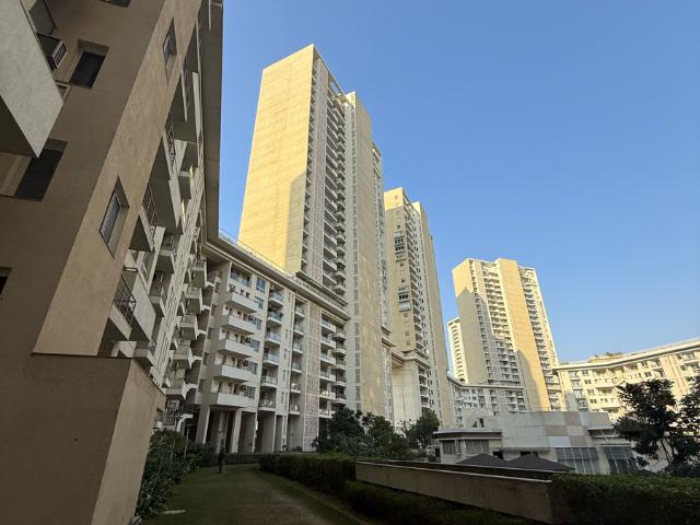 Resale | 3 BHK + Servant Room,Study Room 2802 Sq.Ft. Apartment in Experion Windchants