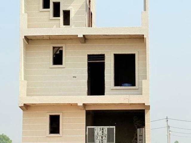 Resale | 3 BHK + Servant Room,Study Room,Extra Room 100 Sq.Ft. Villa in Madhuban Bapudham