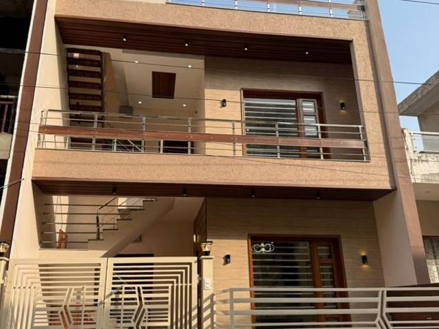 Resale | 3 BHK + Servant Room,Study Room,Extra Room 100 Sq.Yd. Independent House in Sector 124