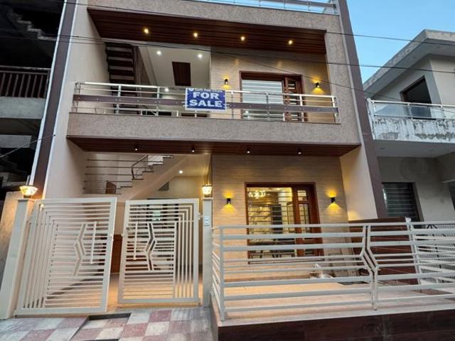 Resale | 3 BHK + Servant Room,Study Room,Extra Room 100 Sq.Yd. Independent House in Sector 124