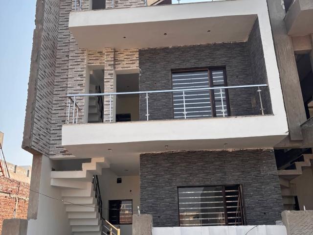 Resale | 3 BHK + Servant Room,Study Room,Extra Room 105 Sq.Yd. Independent House in Kharar