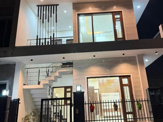 Resale | 3 BHK + Servant Room,Study Room,Extra Room 110 Sq.Yd. Independent House in Sector 124