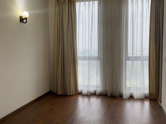 Resale | 3 BHK + Servant Room,Study Room,Extra Room 2450 Sq.Ft. Apartment in Smart World One DXP