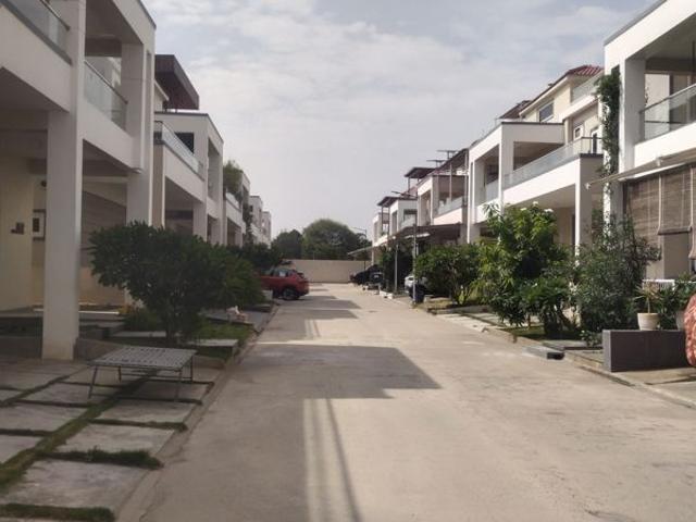 Resale | 3 BHK + Servant Room,Study Room,Extra Room,Basement,Store Room 2389 Sq.Ft. Villa in Sri Mytri Aavasa