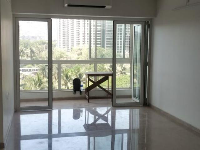 Resale | 3 BHK + Servant Room 1400 Sq.Ft. Apartment in Godrej The Trees Phase II