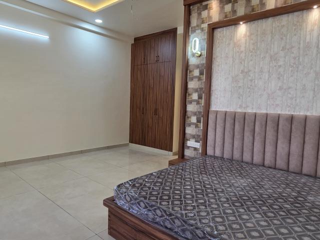 Resale | 3 BHK + Servant Room 1415 Sq.Ft. Apartment in Park Vaishali