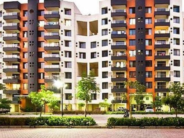 Resale | 3 BHK + Servant Room 1450 Sq.Ft. Apartment in Clover Acropolis