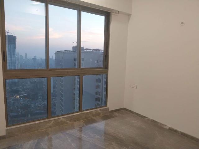 Resale | 3 BHK + Servant Room 1450 Sq.Ft. Apartment in Rustomjee Crown Phase 2