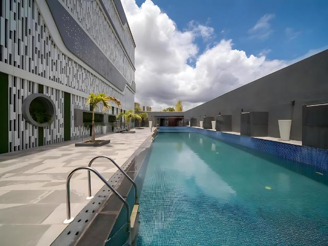 Resale | 3 BHK + Servant Room 1500 Sq.Ft. Apartment in Majestique Towers