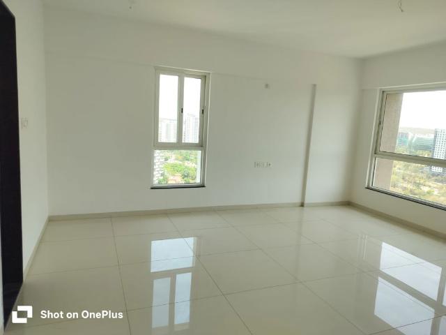 Resale | 3 BHK + Servant Room 1500 Sq.Ft. Apartment in Kolte Patil 24K Stargaze