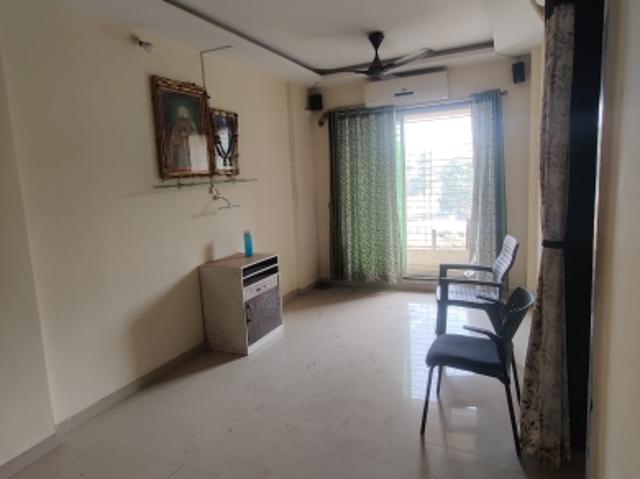 Resale | 3 BHK + Servant Room 1500 Sq.Ft. Apartment in Rustomjee Crown