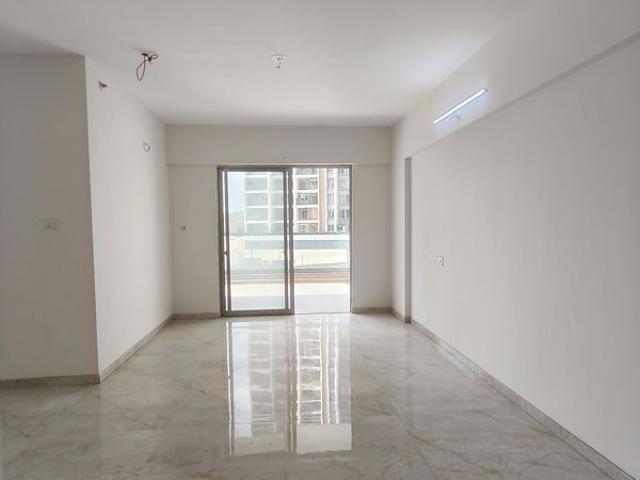 Resale | 3 BHK + Servant Room 1520 Sq.Ft. Apartment in Majestique Towers