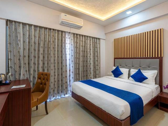 Resale | 3 BHK + Servant Room 1530 Sq.Ft. Apartment in Majestique Towers