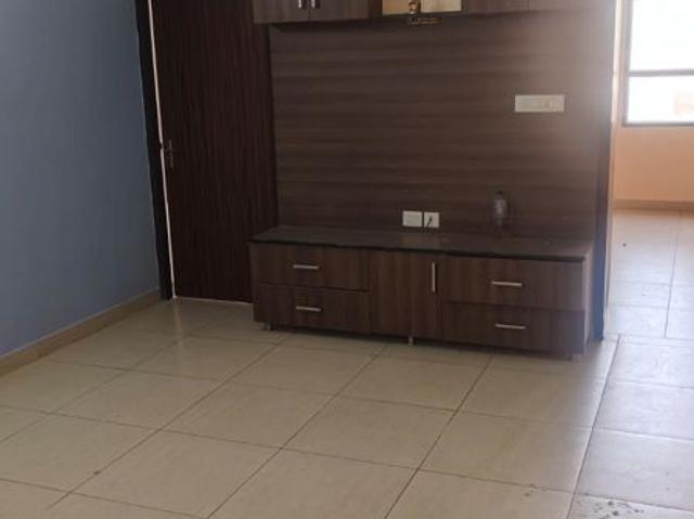 Resale | 3 BHK + Servant Room 1540 Sq.Ft. Apartment in Vardhman Imperial Height