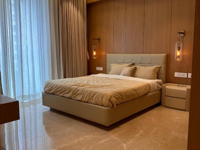 Resale | 3 BHK + Servant Room 1565 Sq.Ft. Apartment in Rustomjee Parishram