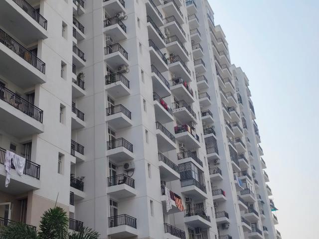 Resale | 3 BHK + Servant Room 1575 Sq.Ft. Apartment in Omaxe R2