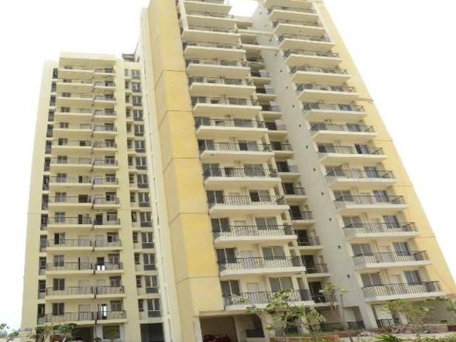 Resale | 3 BHK + Servant Room 1593 Sq.Ft. Apartment in Sare Crescent Parc