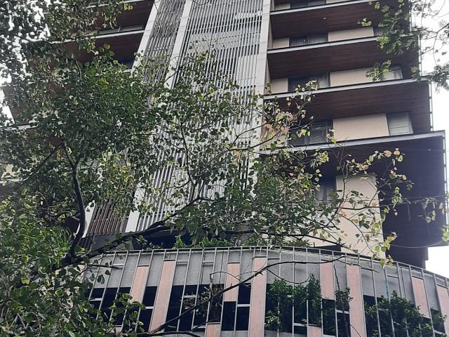 Resale | 3 BHK + Servant Room 1600 Sq.Ft. Apartment in Brand Newbuilding
