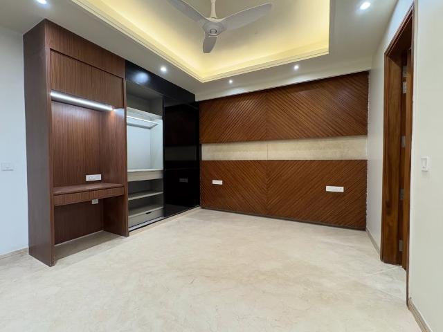 Resale | 3 BHK + Servant Room 1600 Sq.Ft. Apartment in Lovely Home Apartment