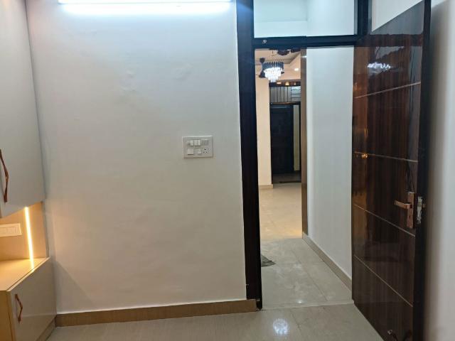 Resale | 3 BHK + Servant Room 1600 Sq.Ft. Apartment in Rameshwar Tower