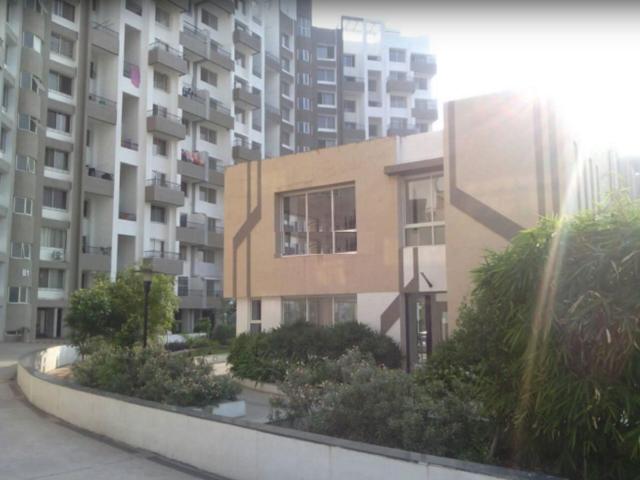 Resale | 3 BHK + Servant Room 1620 Sq.Ft. Apartment in Kolte Downtown Cheryl