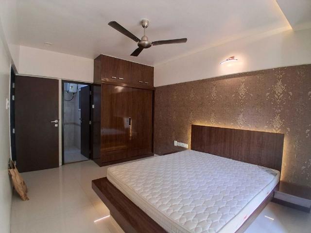 Resale | 3 BHK + Servant Room 1620 Sq.Ft. Apartment in Rohan Mithila