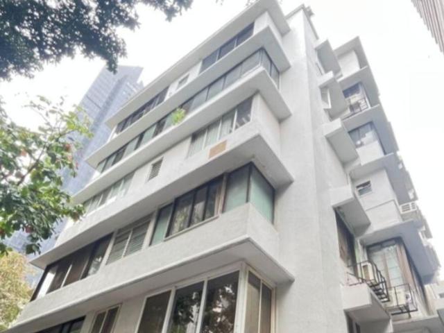 Resale | 3 BHK + Servant Room 1627 Sq.Ft. Apartment in Gowalia Tank