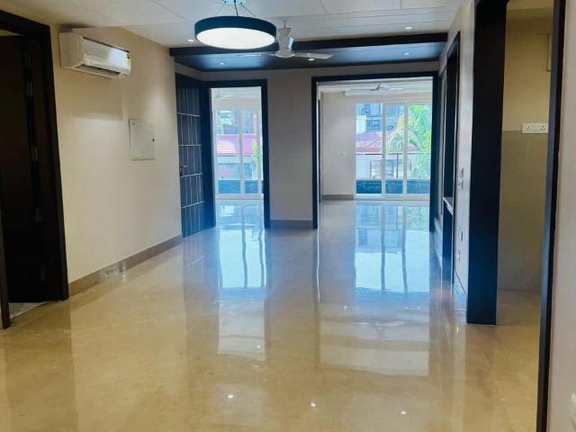 Resale | 3 BHK + Servant Room 1630 Sq.Ft. Apartment in Smart World Orchard