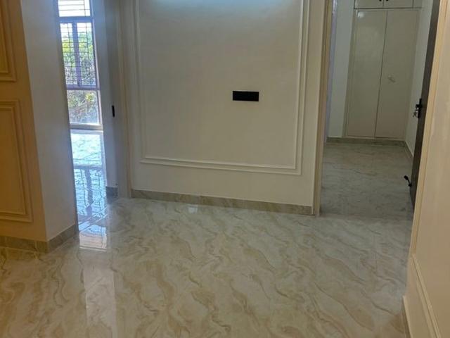 Resale | 3 BHK + Servant Room 1645 Sq.Ft. Apartment in Unitech Palms
