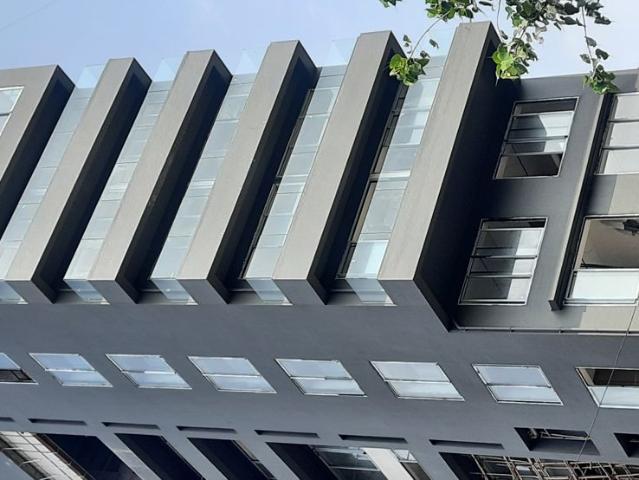 Resale | 3 BHK + Servant Room 1650 Sq.Ft. Apartment in Off Linking Road