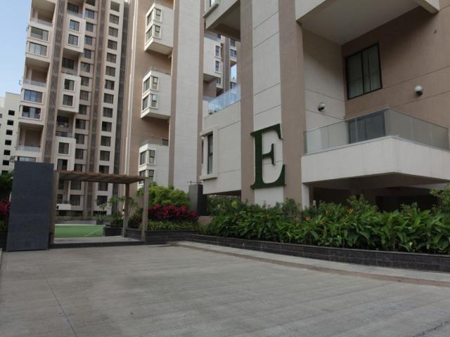Resale | 3 BHK + Servant Room 1650 Sq.Ft. Apartment in Supreme Belmac Residences D