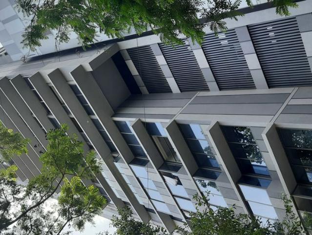 Resale | 3 BHK + Servant Room 1666 Sq.Ft. Apartment in Santacruz West