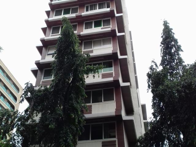 Resale | 3 BHK + Servant Room 1669 Sq.Ft. Apartment in Off Hill Road