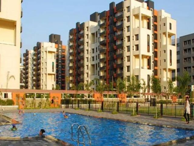 Resale | 3 BHK + Servant Room 1680 Sq.Ft. Apartment in Clover Acropolis