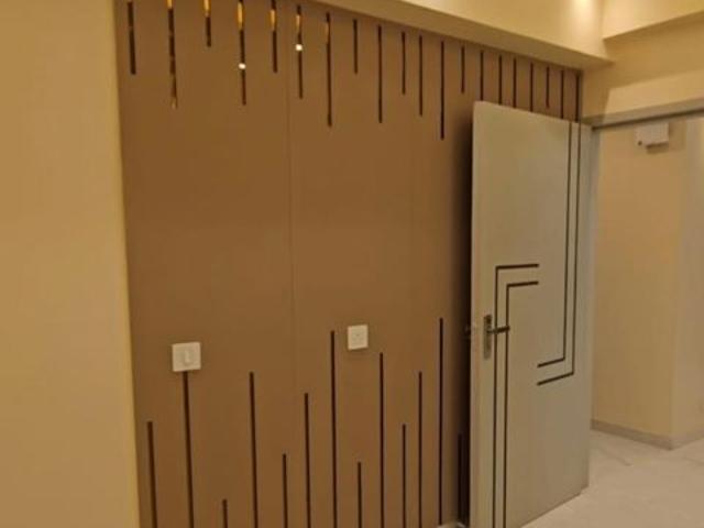 Resale | 3 BHK + Servant Room 1689 Sq.Ft. Apartment in Adani Oyster Grande Phase 2