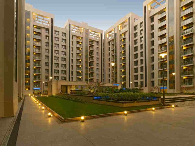 Resale | 3 BHK + Servant Room 1690 Sq.Ft. Apartment in Lunkad Sky Vie