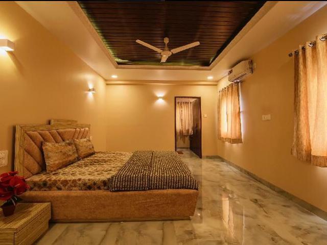 Resale | 3 BHK + Servant Room 1700 Sq.Ft. Apartment in Galaxy Aura