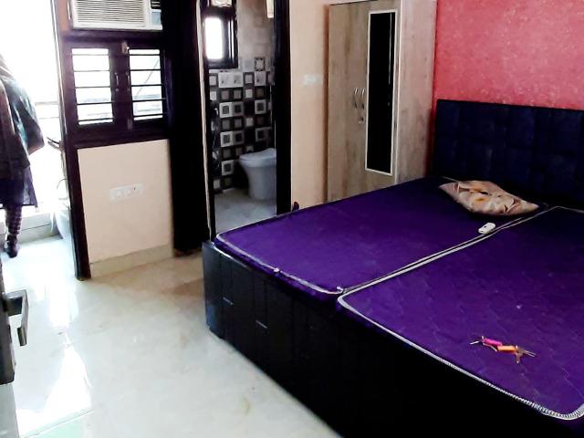 Resale | 3 BHK + Servant Room 1700 Sq.Ft. Apartment in Rashi Apartment