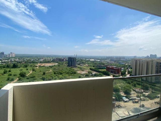 Resale | 3 BHK + Servant Room 1704 Sq.Ft. Apartment in Tulip Yellow