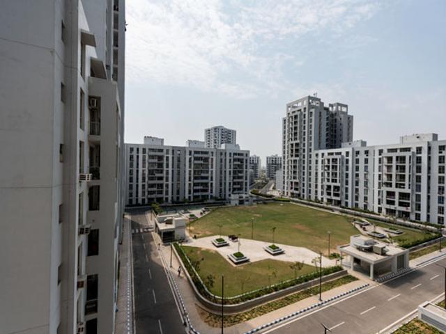 Resale | 3 BHK + Servant Room 1735 Sq.Ft. Apartment in Vatika Lifestyle Homes