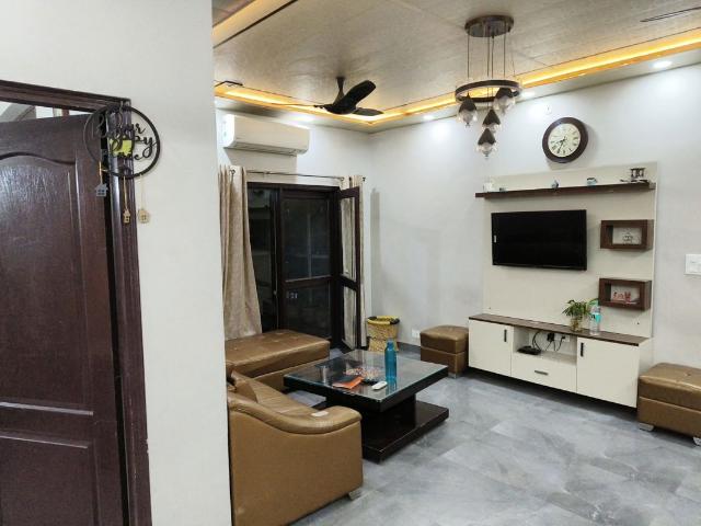 Resale | 3 BHK + Servant Room 1757 Sq.Ft. Apartment in Shipra Krishna Vista