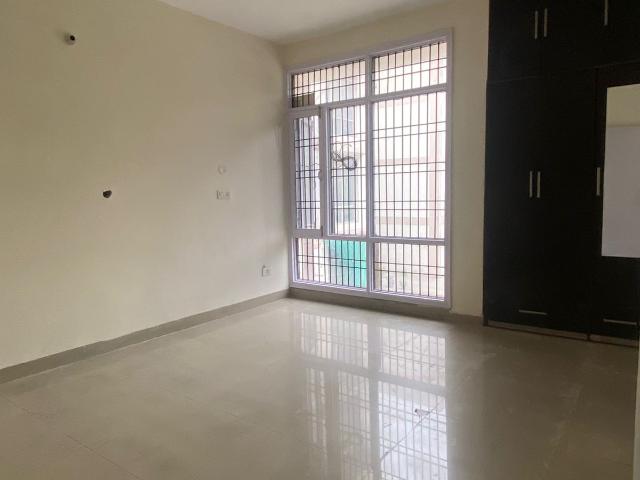 Resale | 3 BHK + Servant Room 1760 Sq.Ft. Apartment in Paras Dews