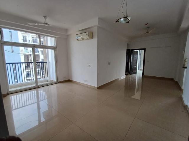 Resale | 3 BHK + Servant Room 1775 Sq.Ft. Apartment in Amrapali Platinum