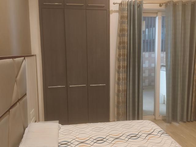 Resale | 3 BHK + Servant Room 1777 Sq.Ft. Apartment in DLF Regency Park II