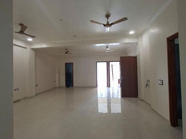 Resale | 3 BHK + Servant Room 1785 Sq.Ft. Apartment in Amrapali Eden Park