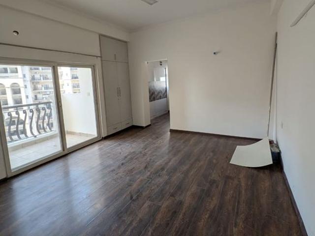 Resale | 3 BHK + Servant Room 1785 Sq.Ft. Apartment in Amrapali Eden Park